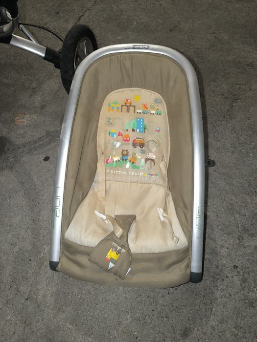 Carrinho de bebê,ovo e cadeira balanço