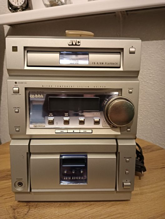 Wieża JVC CA-UXP5R nie w pełni sprawna.