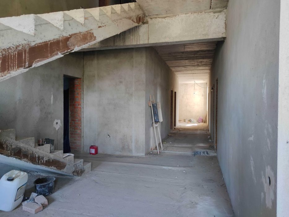 Продаж фасадної будівлі 1200 м² на міжнародній трасі, Вінницька обл.