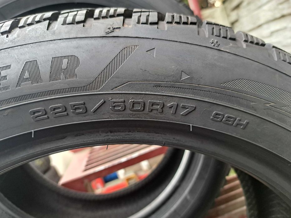 Opony zimowe 225/50 R17 Goodyer Montaż i wyważanie gratis!