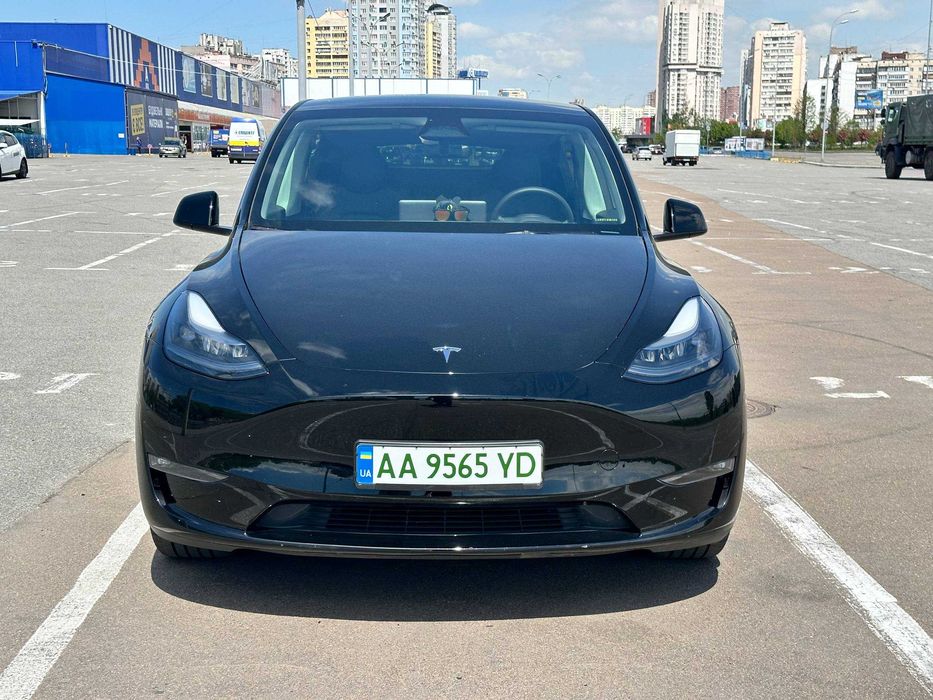 Tesla Model Y 2024