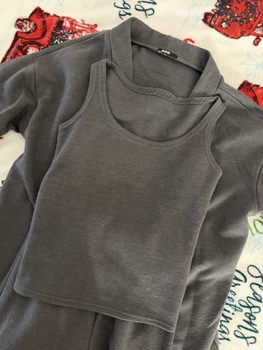 Сірий костюм трійка на осінь або зиму розмір XS