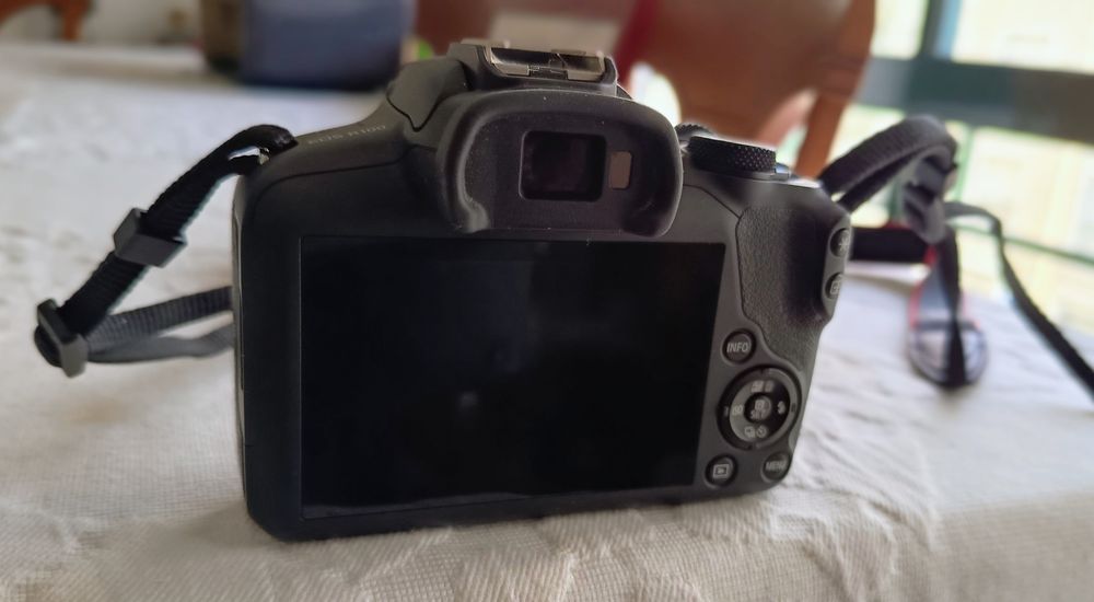 Canon EOS R100 (Só Corpo) - Como Nova