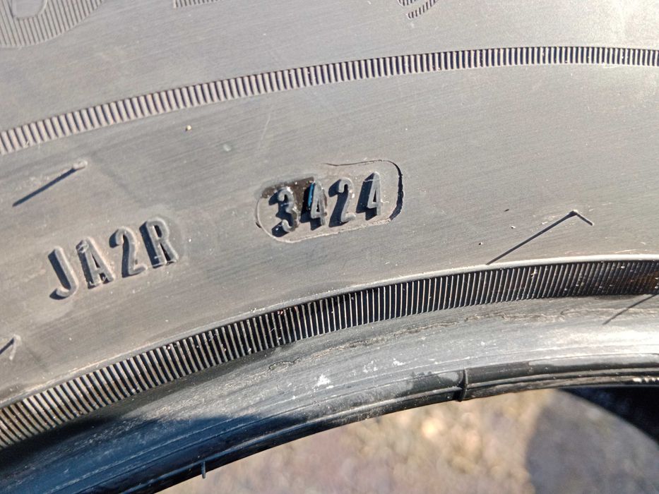 Opona używana 235/60R19 Goodyear Ultra Grip Performance + SUV 1szt.