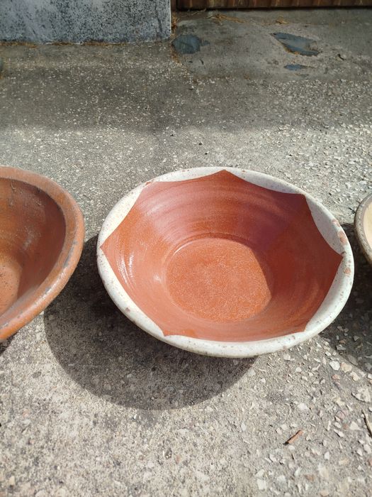 Alguidares de barro antigos