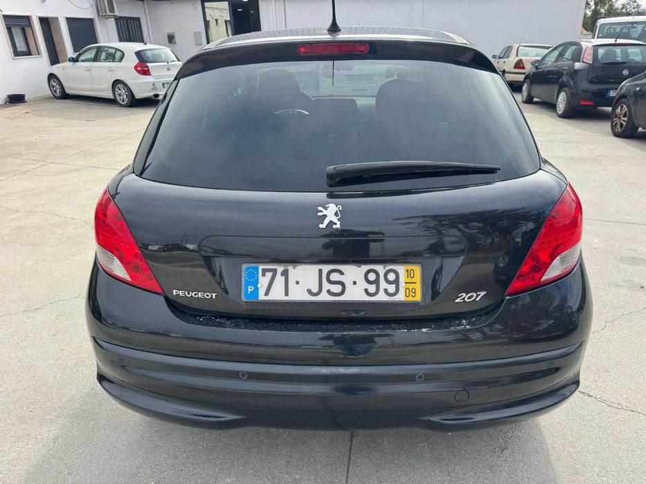 Peugeot 207 Preto