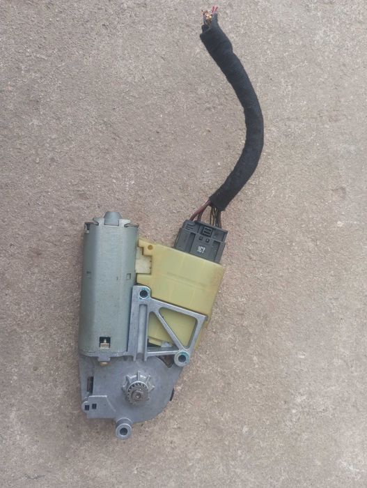 моторчик, привод люка BMW e60 (6937509)