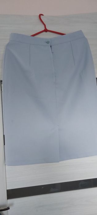 Spódnica do kolan blekitna L