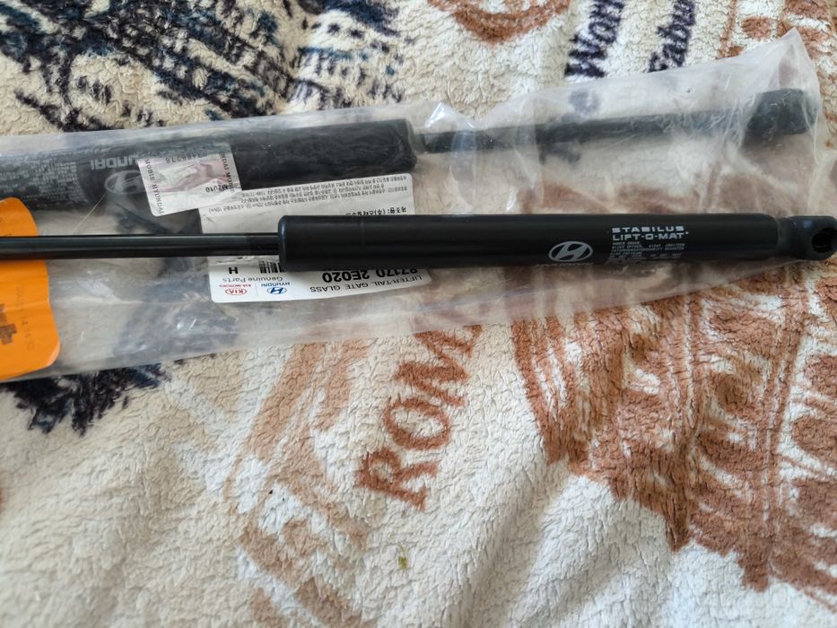 Амортизаторт заднього скла двері багажника huyndai