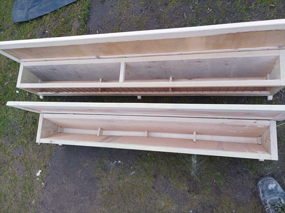 Karmnik dla ptaków ,gołębi z podajnikiem karmy