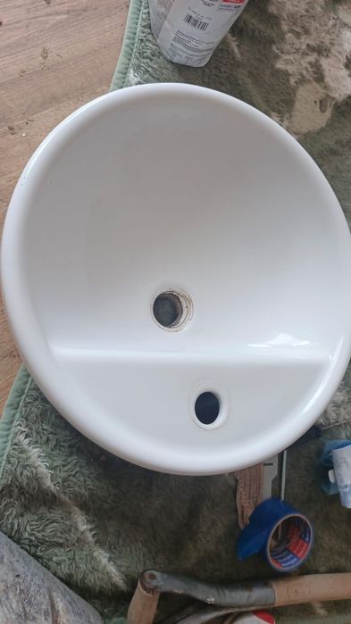 Umywalka nablatowa biala