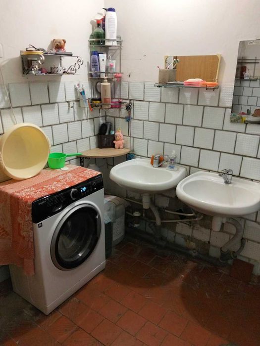 Продам кімнату 18м у гуртожитку.Блочна система.