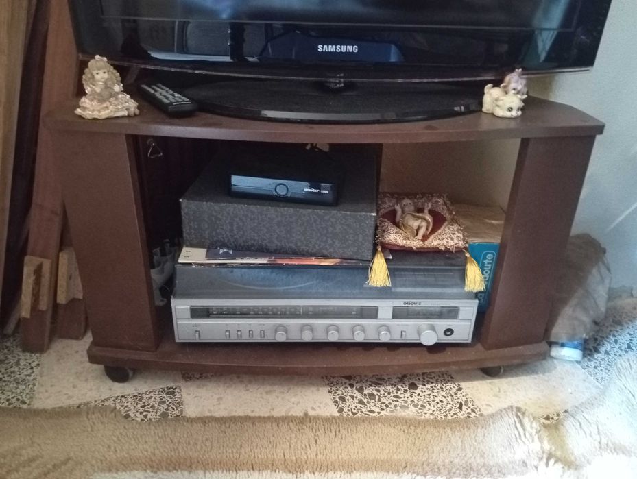 móvel com rodas para televisão / box / etc