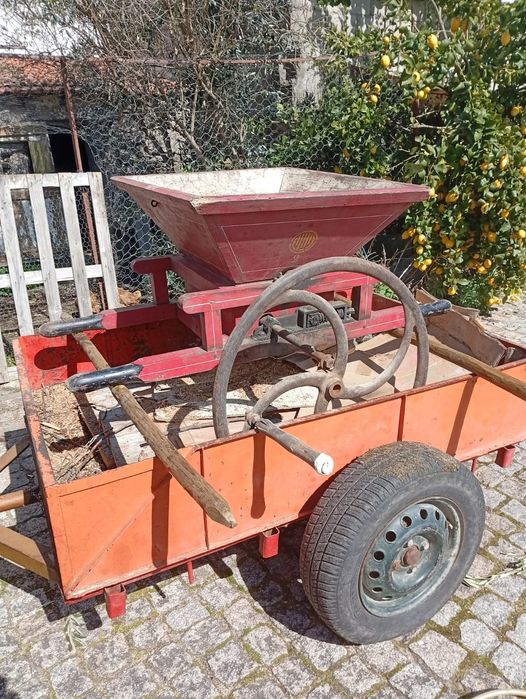 Esmagador de uvas manual