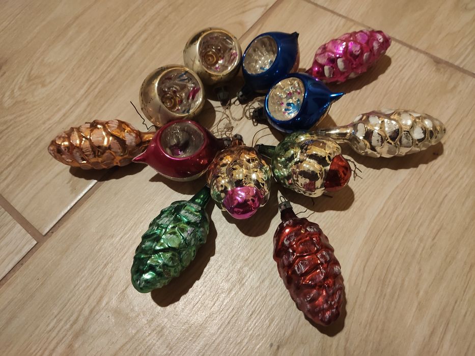Bombki choinkowe PRL – szklane, ręcznie malowane – komplet 12 szt.