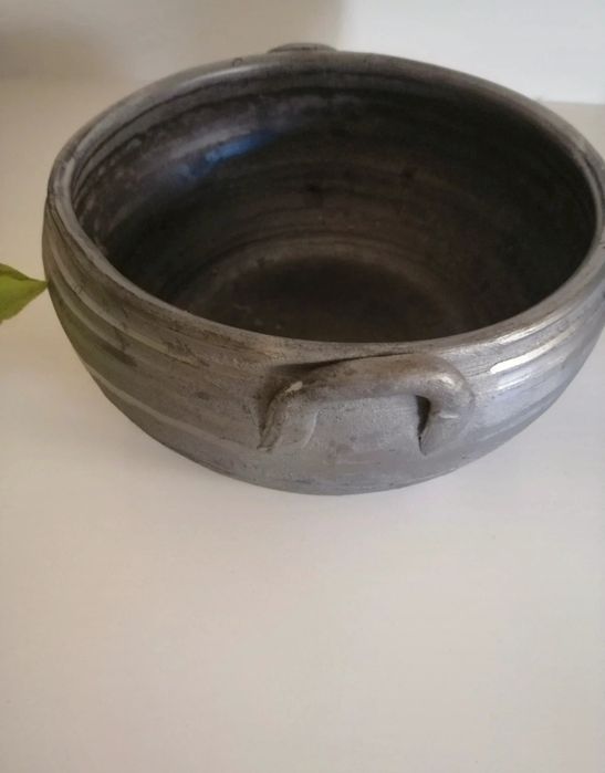 Taça de barro preto
