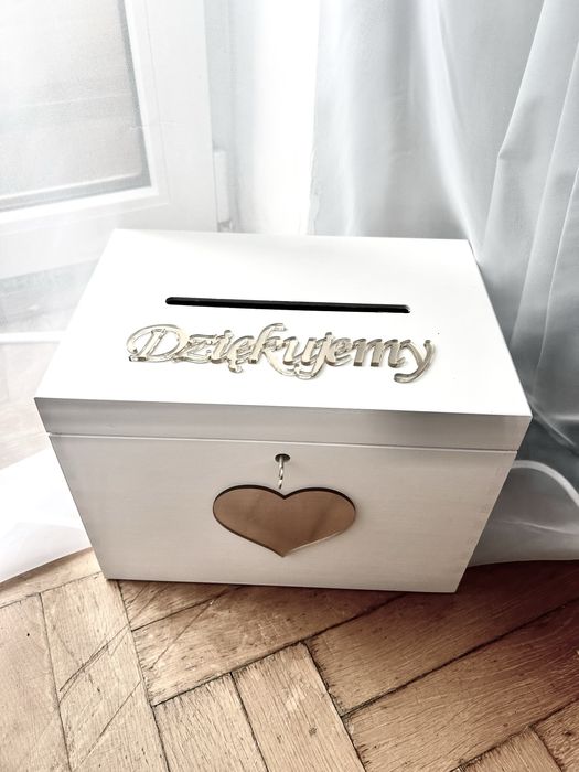 Pudelko na koperty srebne elementy