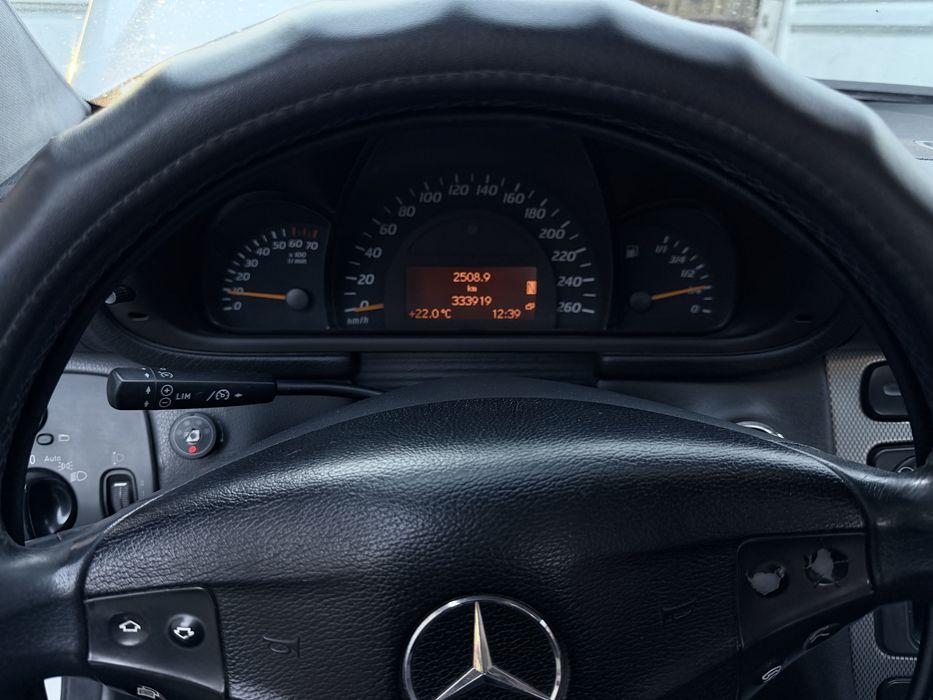 Mercedes-Benz C200