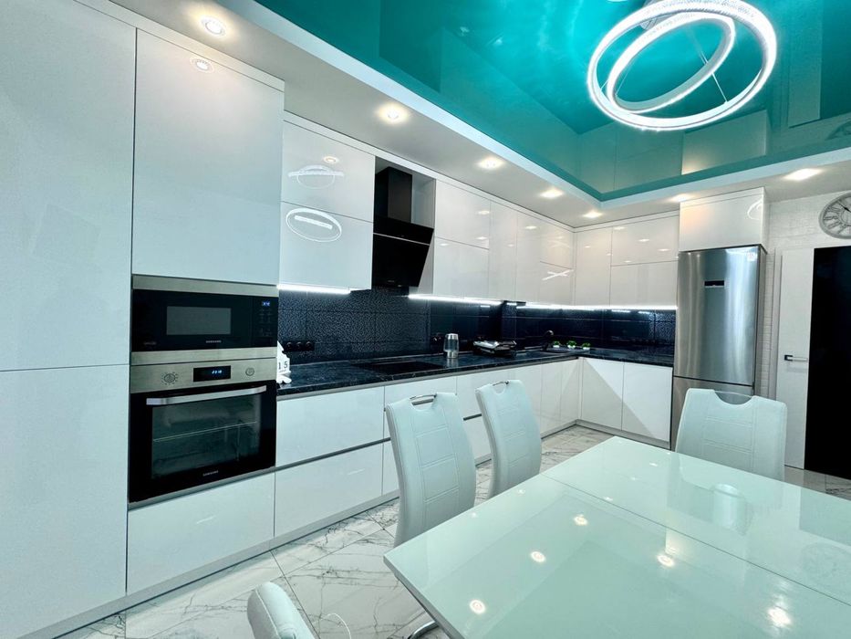 Трехкомнатная квартира с ремонтом в новой Ривьере.2/9