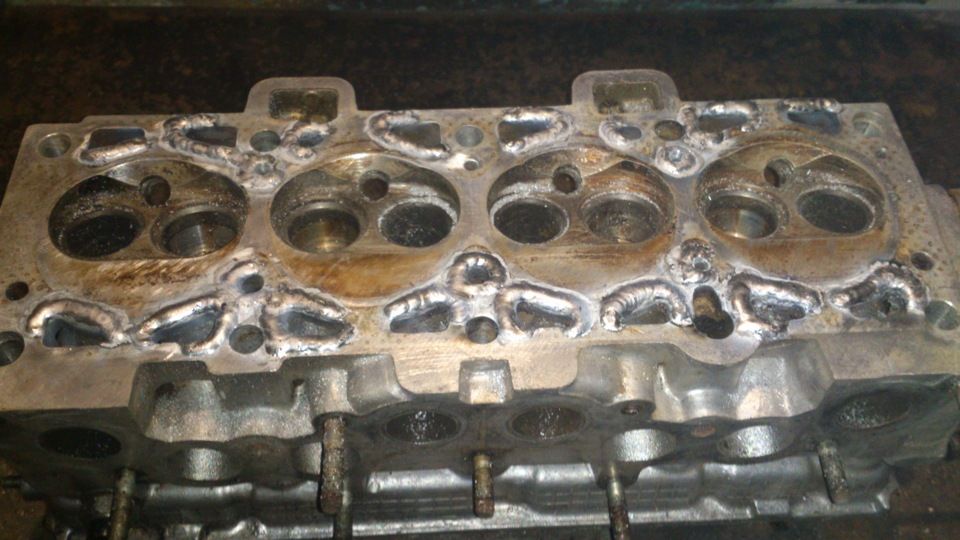 Головка блока от Газели сборе распредвалами клапанами отличная