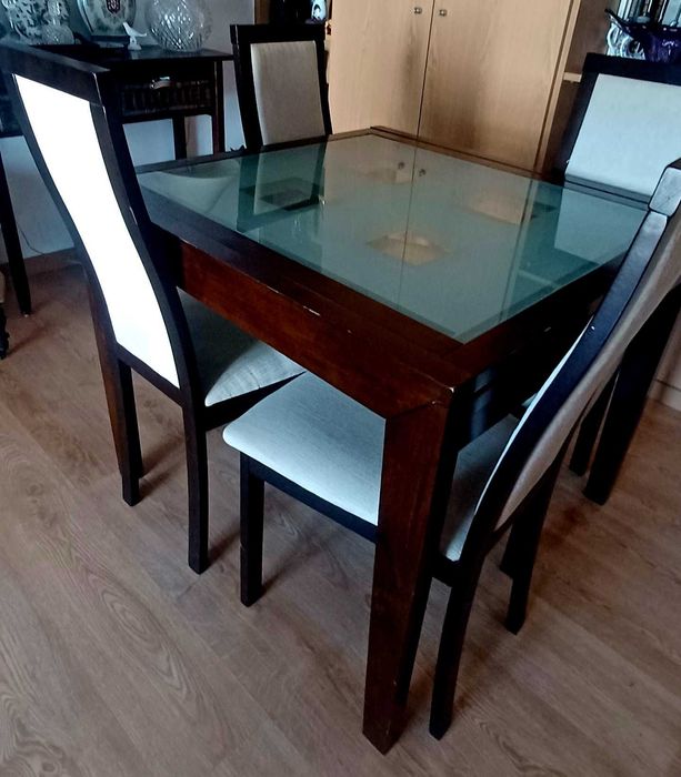 Mesa em wengue extensível e 4 cadeiras