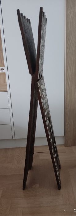 Przedwojenny stojak na gazety