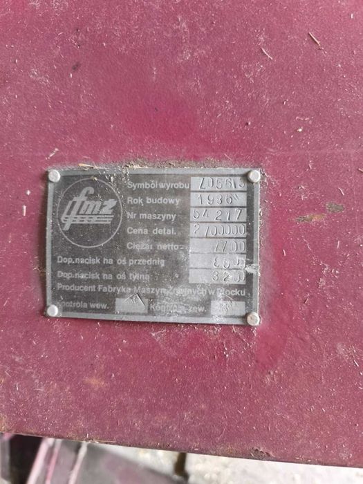 Kombajn zbożowy Bizon Z056