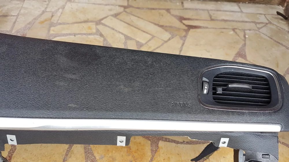 volvo v40 cc40 2013 kokpit deska konsola poduszka 31417570