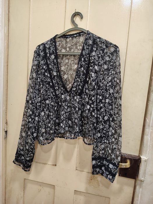 5€ blusa tamanho 36 entrego em rio tinto ou envio CTT
