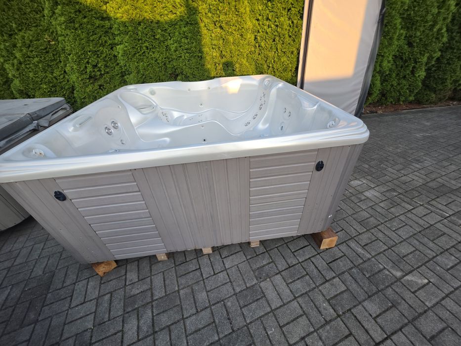 JACUZZI Hotspring 6-7 osób