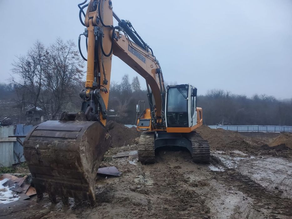 Екскаватор Liebherr 906