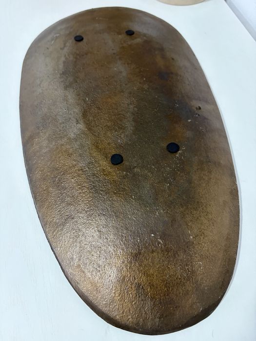 Centro de Mesa Decorativo em Cerâmica Bronze – 52 × 27 cm – Como Novo