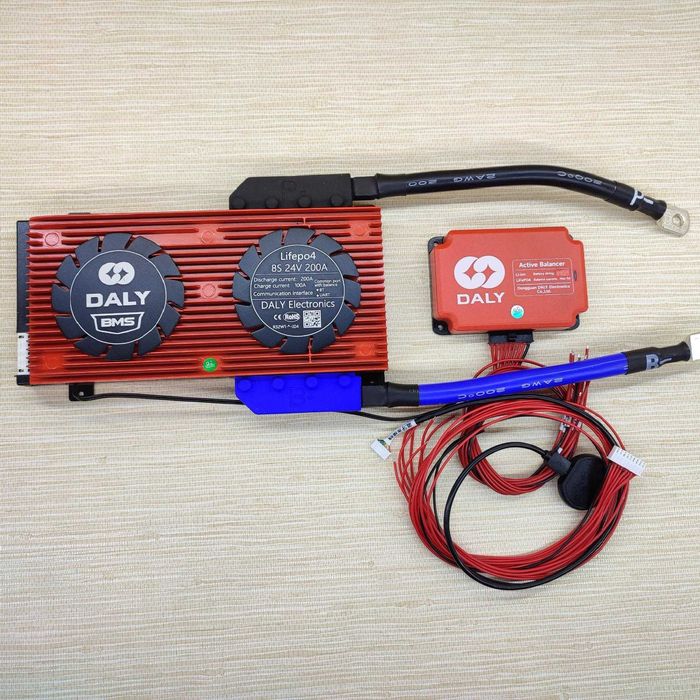 BMS Daly LiFePO4 8S 24 вольта 200A с Bluetooth и балансиром 5А