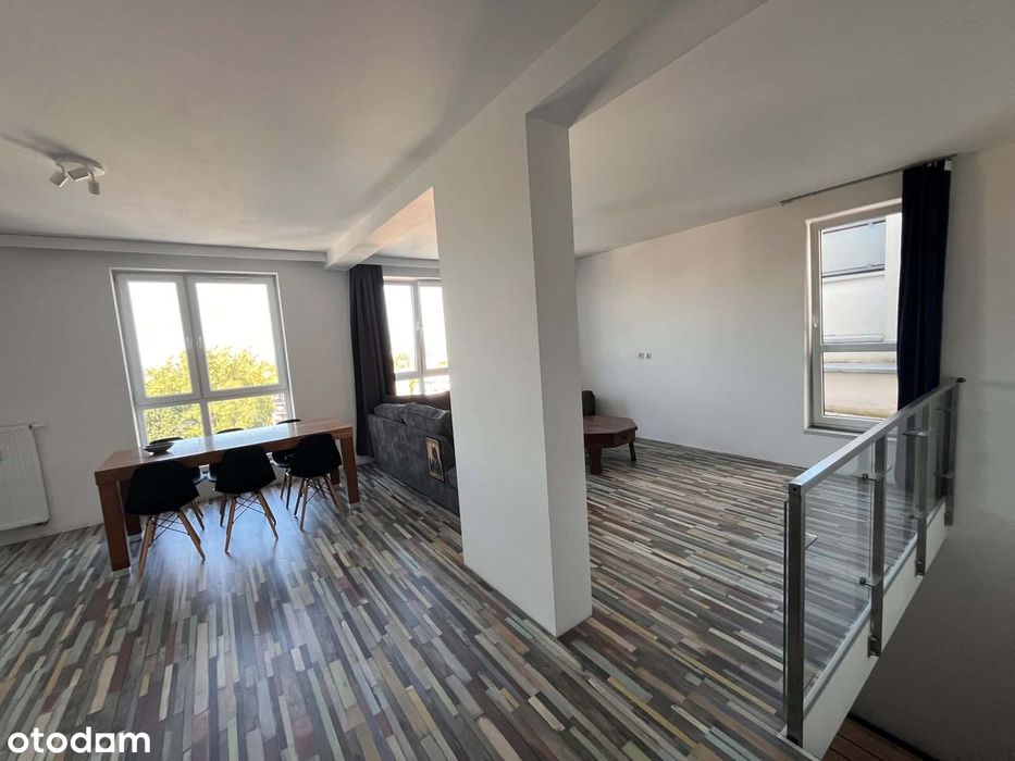 Dwupoziomowe mieszkanie z balkonem i tarasem w Centrum/Viniarnia Home