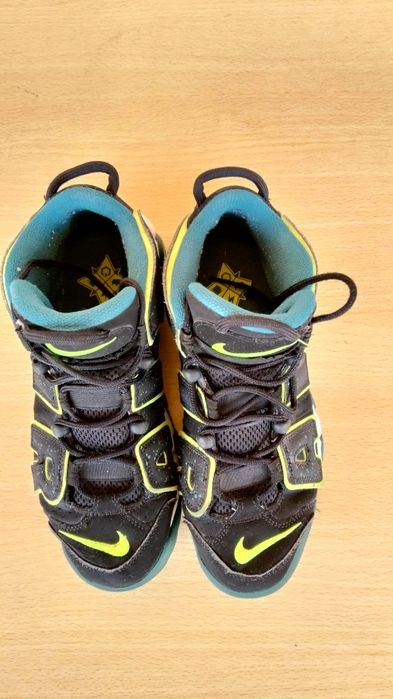 Bota Nike air more - uptempo