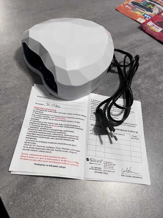 Lampa uv do paznokci lakieru salon kosmetyczka manicure