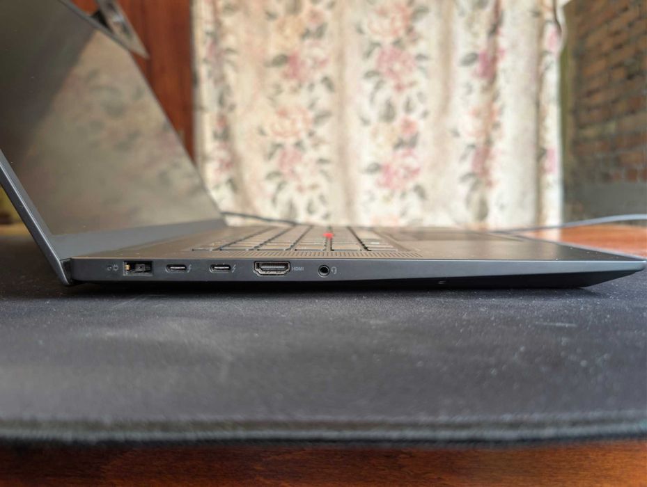 Lenovo Thinkpad p1 gen 4: i7 11800h, 32/512 GB, 16" 4k matte ips, NVIDIA RTX A2000 (4GB GDDR6)