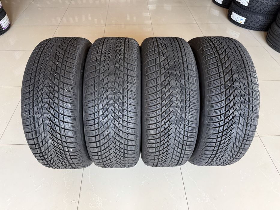 Шини зимові 235/50/19 Goodyear UGPerf3 зимние шины комплект