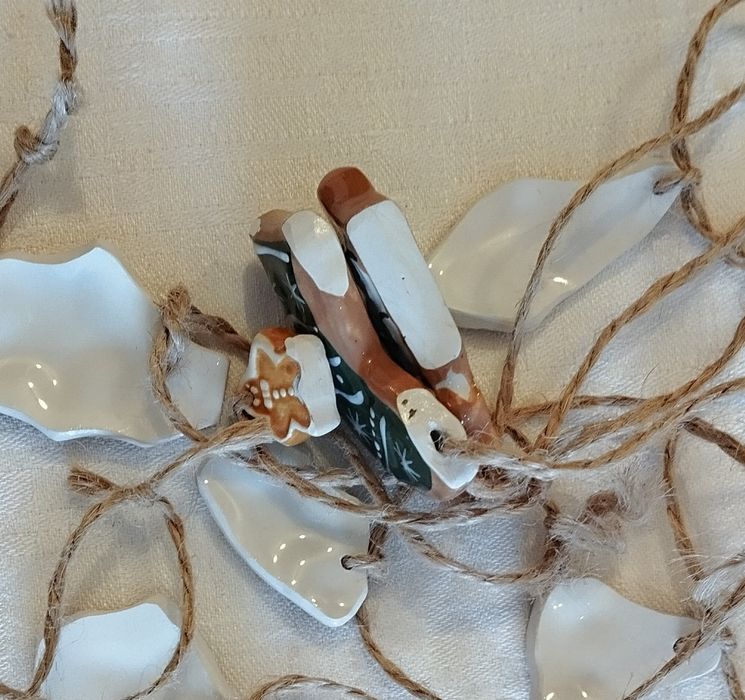Komplet unikalnych ceramicznych zawieszek świątecznych