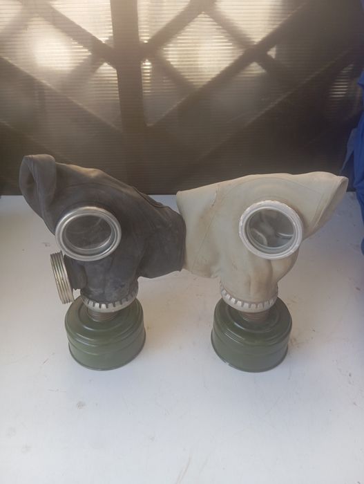 Противогаз маска СССР аптечка АИ-2