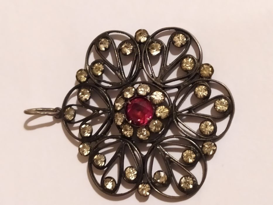 Подвес с камнями