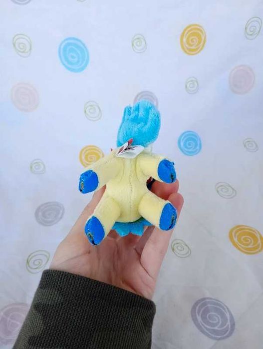 pokémon peluche do pokémon Keldeo da marca banpresto / bandai spirit