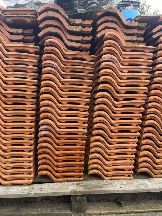 180 telhas Lusa nunca usadas