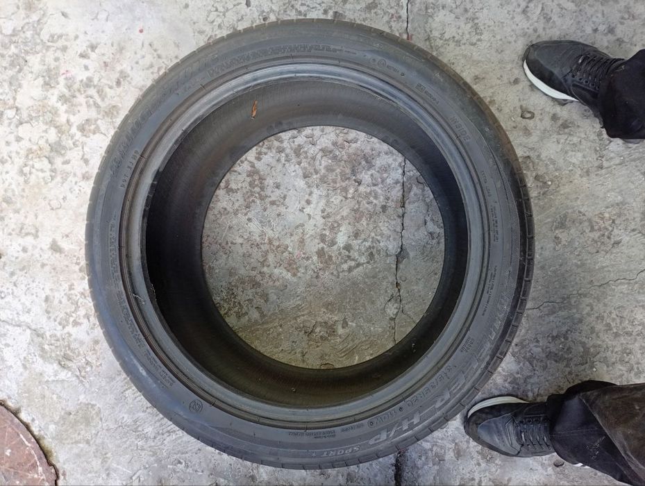 Продам пару шин Bridgestone 315/35 R20 (б/у)