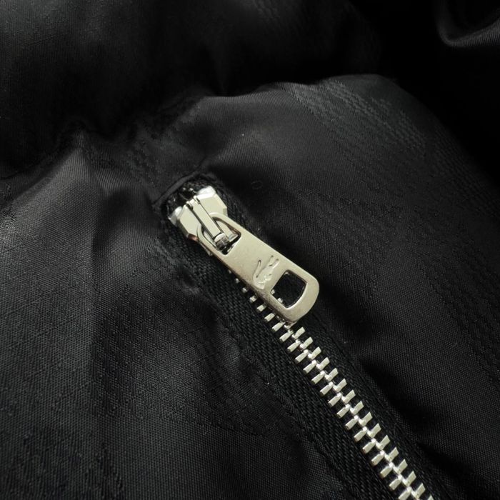 Стильна куртка Lacoste