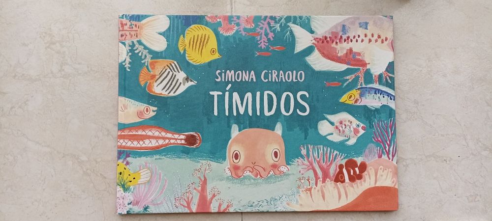 Livro infantil "Tímidos" 
de Simona Ciraolo