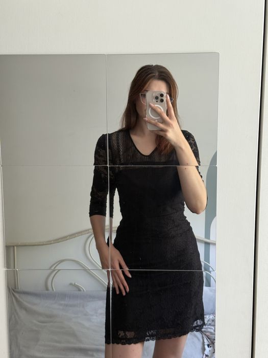 Sukienka z koronką mini czarna