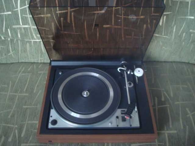 Продам проигрыватель винила Dual