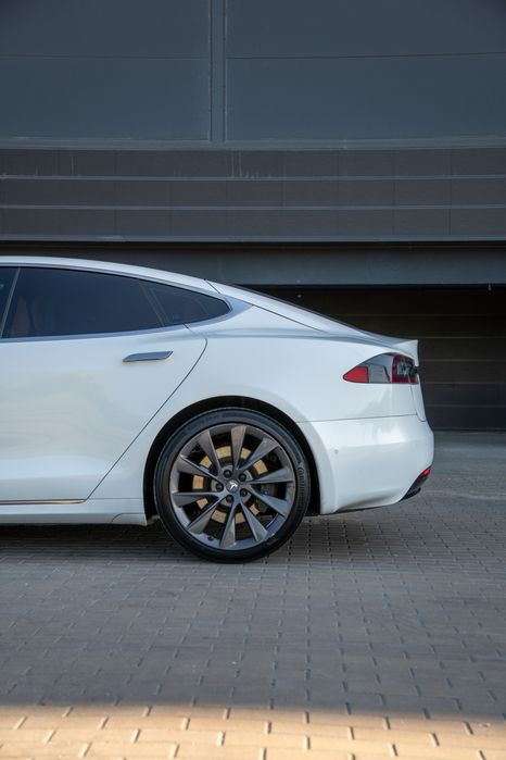 Продам Tesla Model S