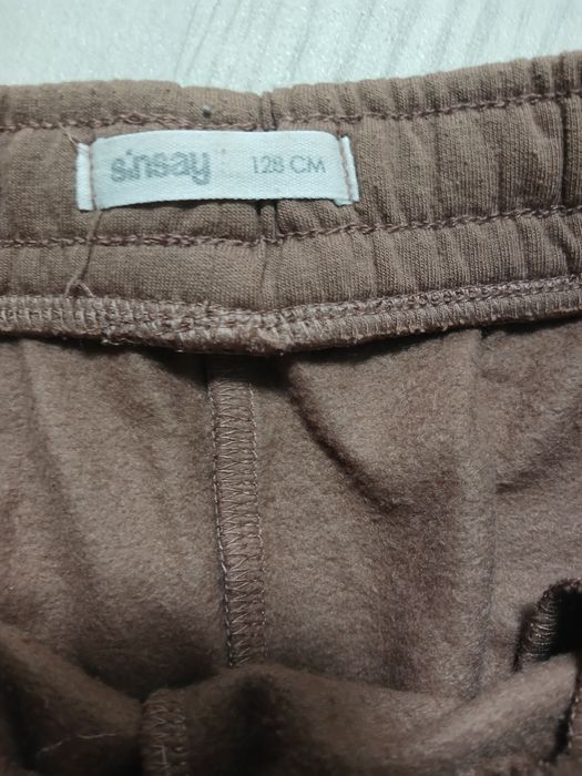 Продам спортивні штани підійдуть як для хлопчика так і для дівчинки